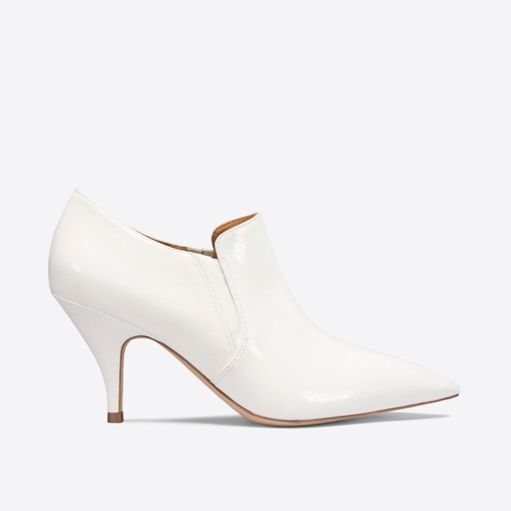 TORY BURCH GEORGINA PATENT LEATHER BOOTIE IN WHITE WITH WRAPPED KITTEN HEEL 8.5